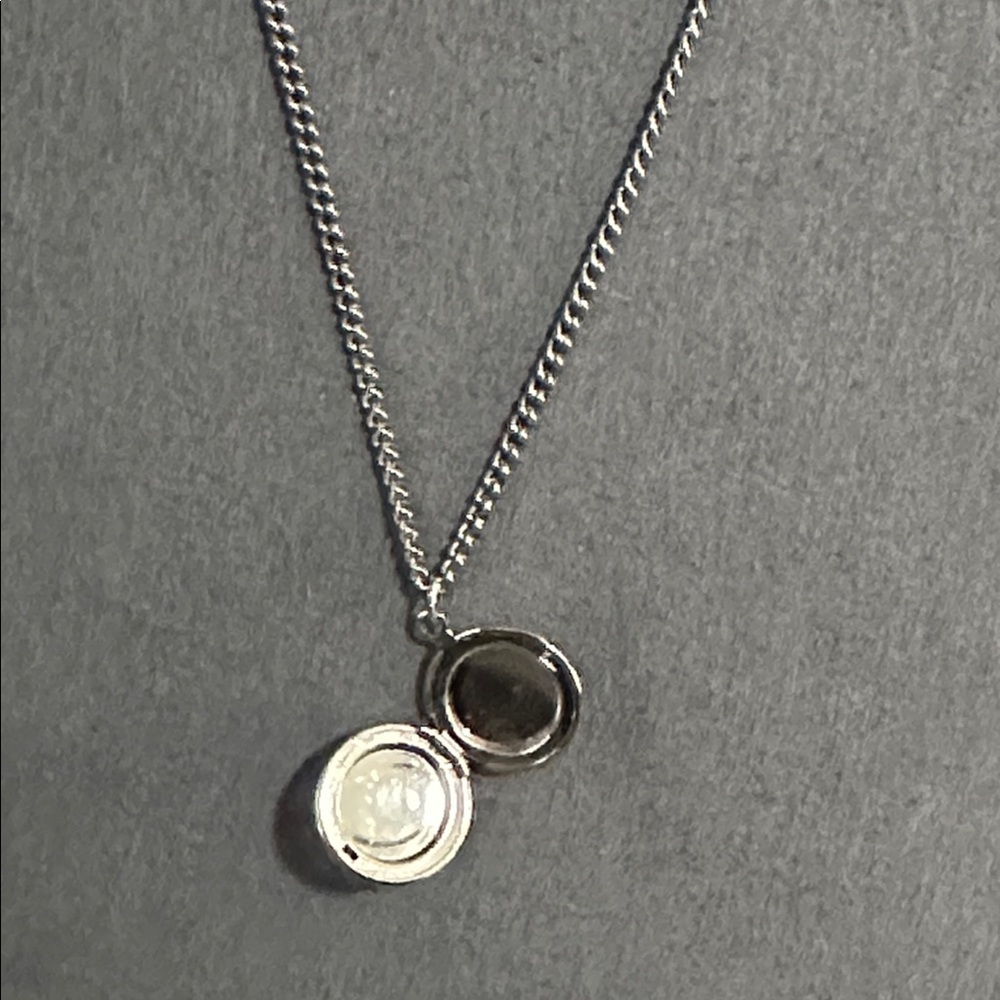 Sarah Coventry Silvertone Locket Necklace - Picture 2 of 5
